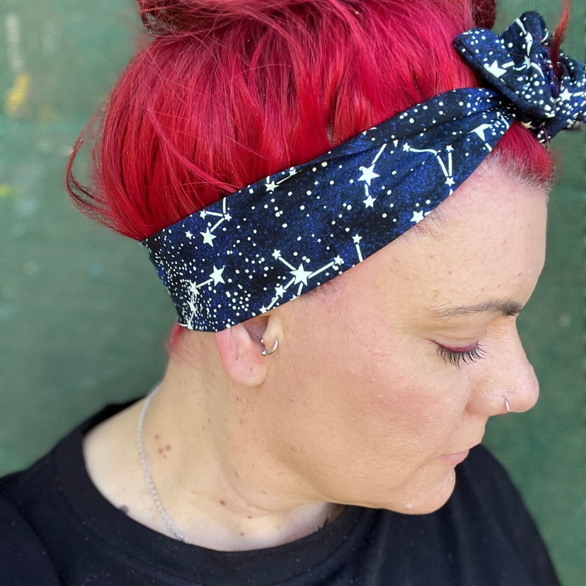 Glow in the dark stars wire headband Explore our collection of hair accessories for girls, featuring headbands and scrunchies, all made in Australia. Perfect for adding a touch of charm and style to any outfit, our locally crafted pieces ensure durability and fashion. Shop the latest in girl’s hair trends today!